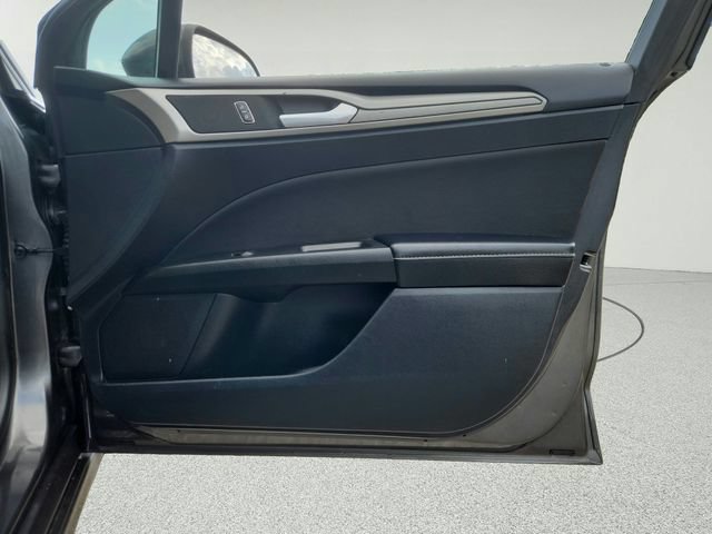 Used 2019 Ford Fusion SE FWD image 23