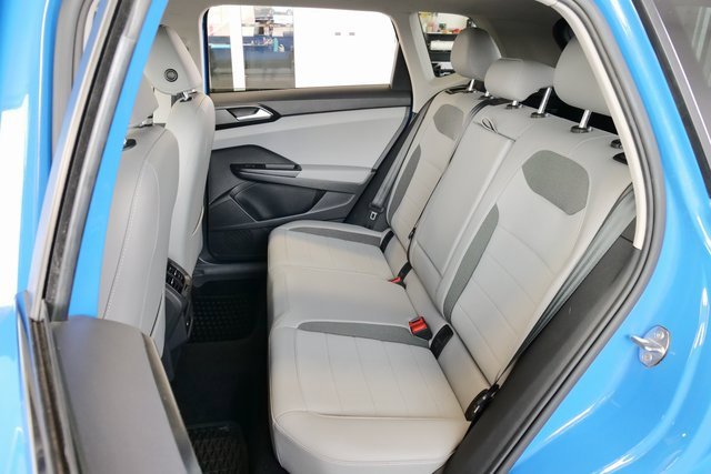 Used 2022 Volkswagen Taos SE w/ Panoramic Sunroof Package image 12