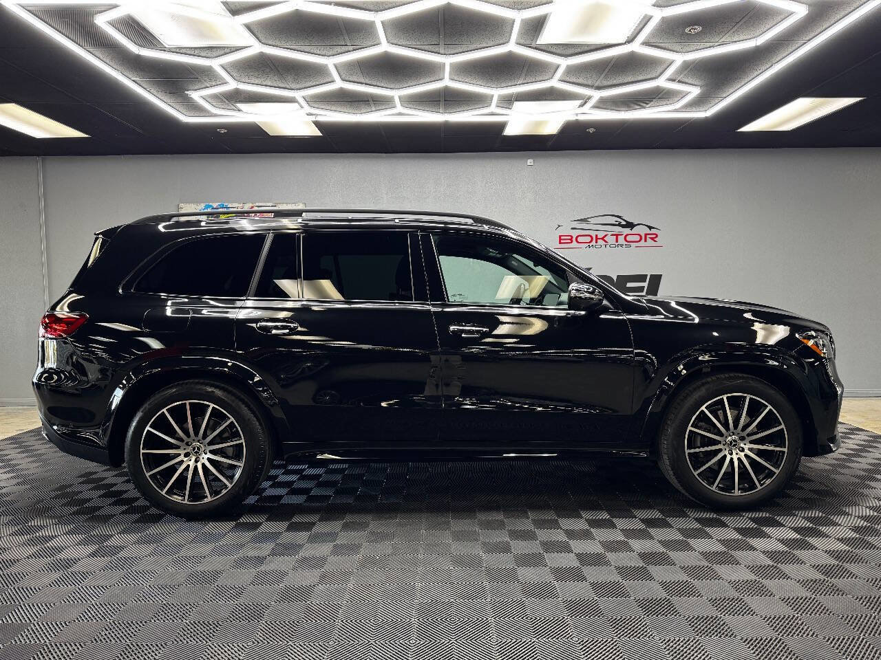 Used 2025 Mercedes-Benz GLS 450 4MATIC image 14