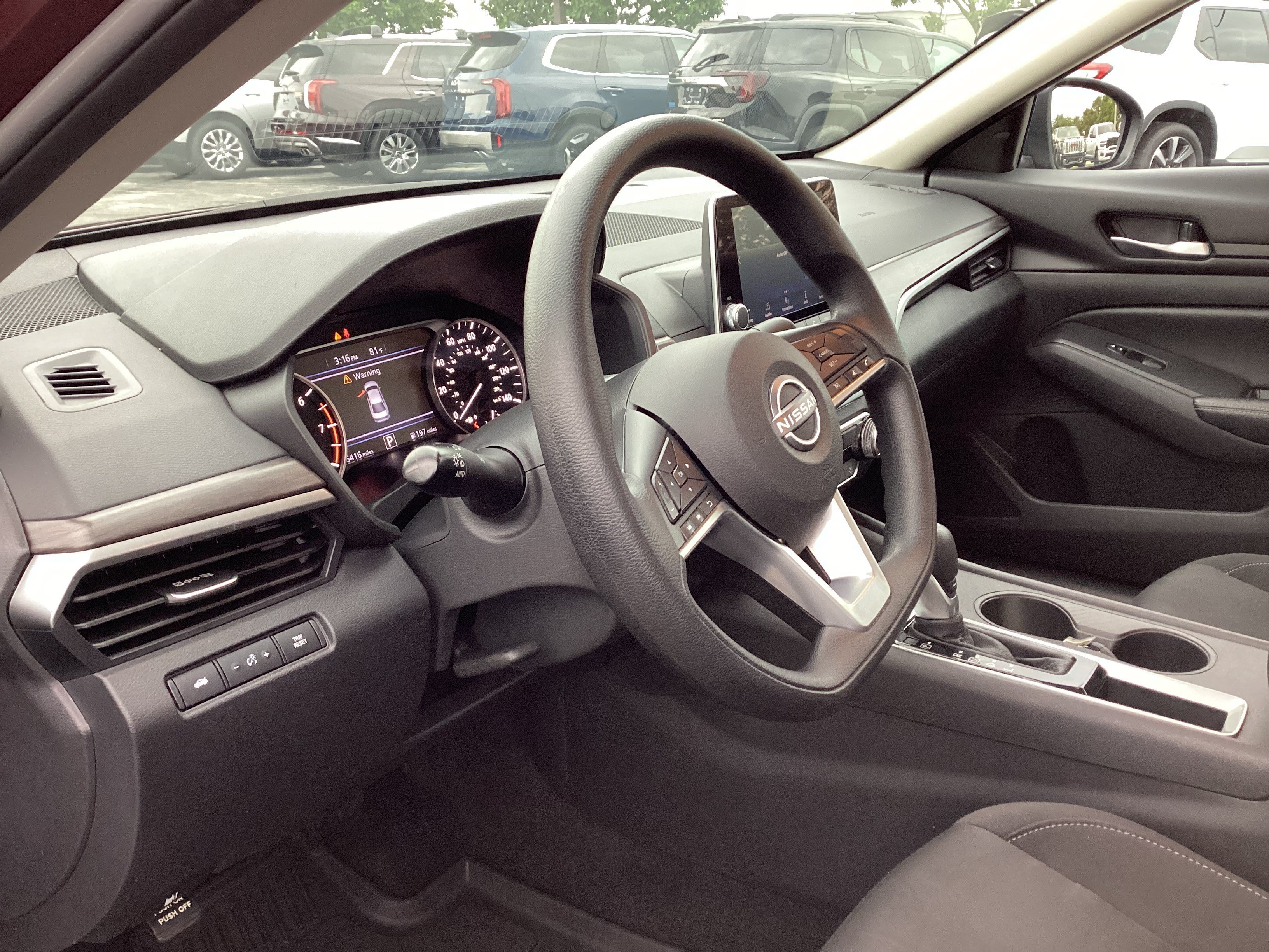 Used 2025 Nissan Altima 2.5 SV FWD image 11