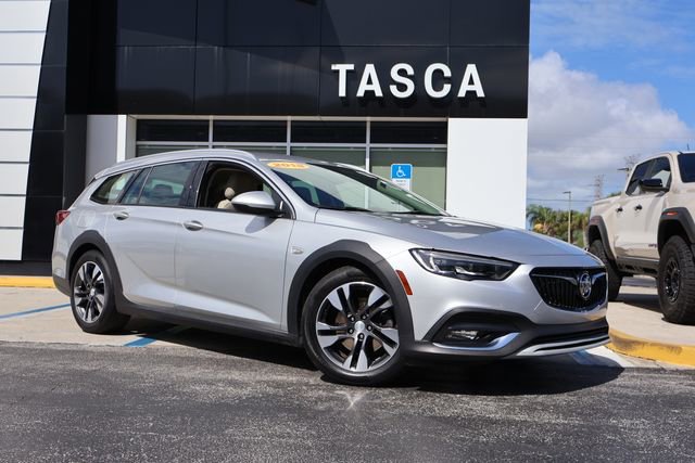 Used 2018 Buick Regal Preferred w/ Sights and Sounds Package image 1