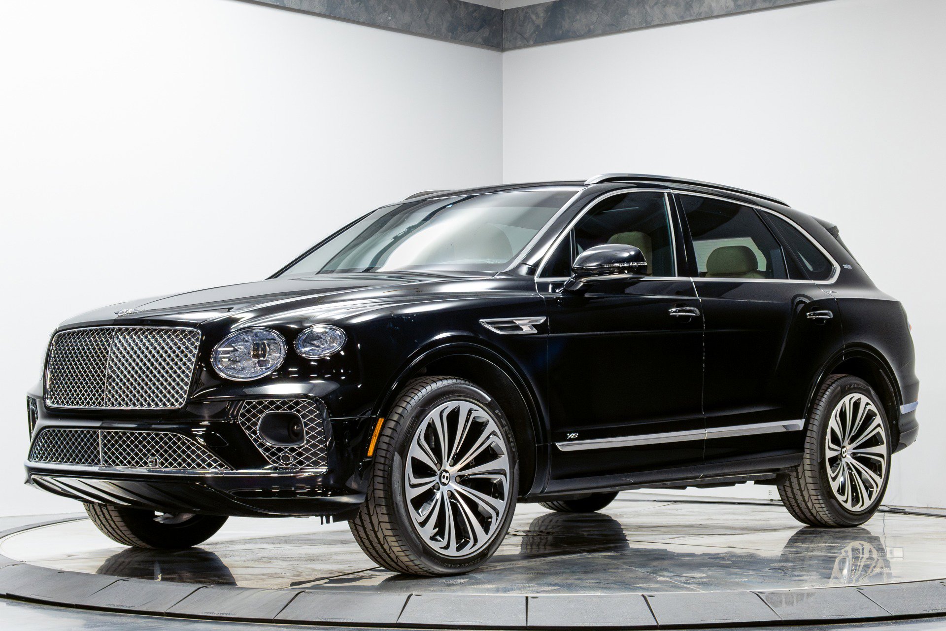 Used 2021 Bentley Bentayga w/ First Edition Specification AWD/4WD image 2