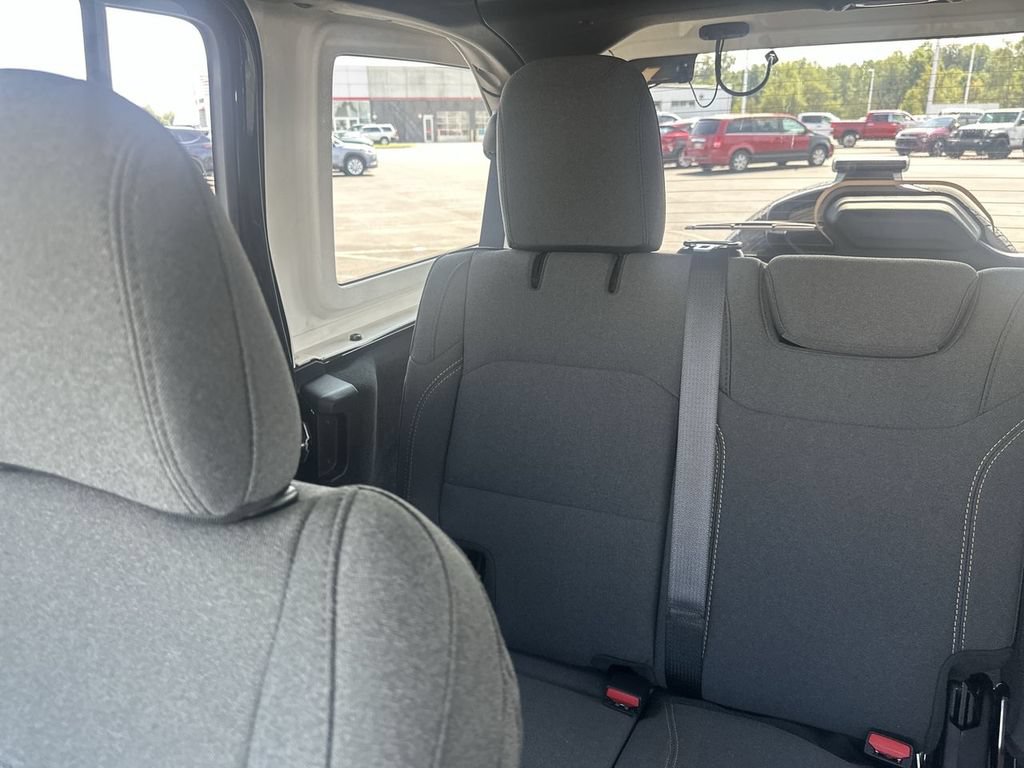 Used 2026 Jeep Wrangler Unlimited Sahara AWD/4WD image 12