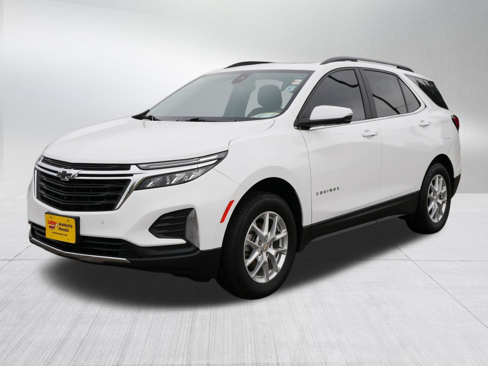 Used 2022 Chevrolet Equinox LT w/ LT True North Edition AWD/4WD image 3