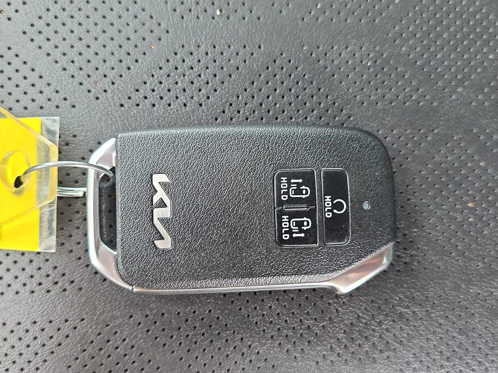 Used 2024 Kia Carnival LX FWD image 35
