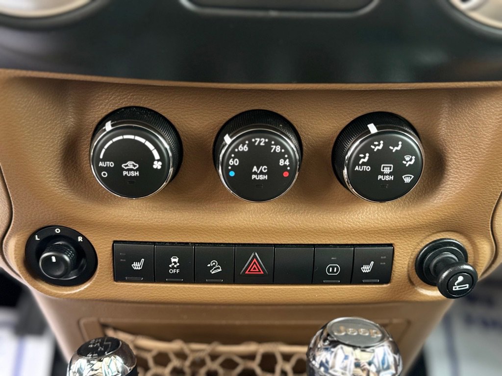 Used 2012 Jeep Wrangler Unlimited Rubicon w/ Dual Top Group image 12