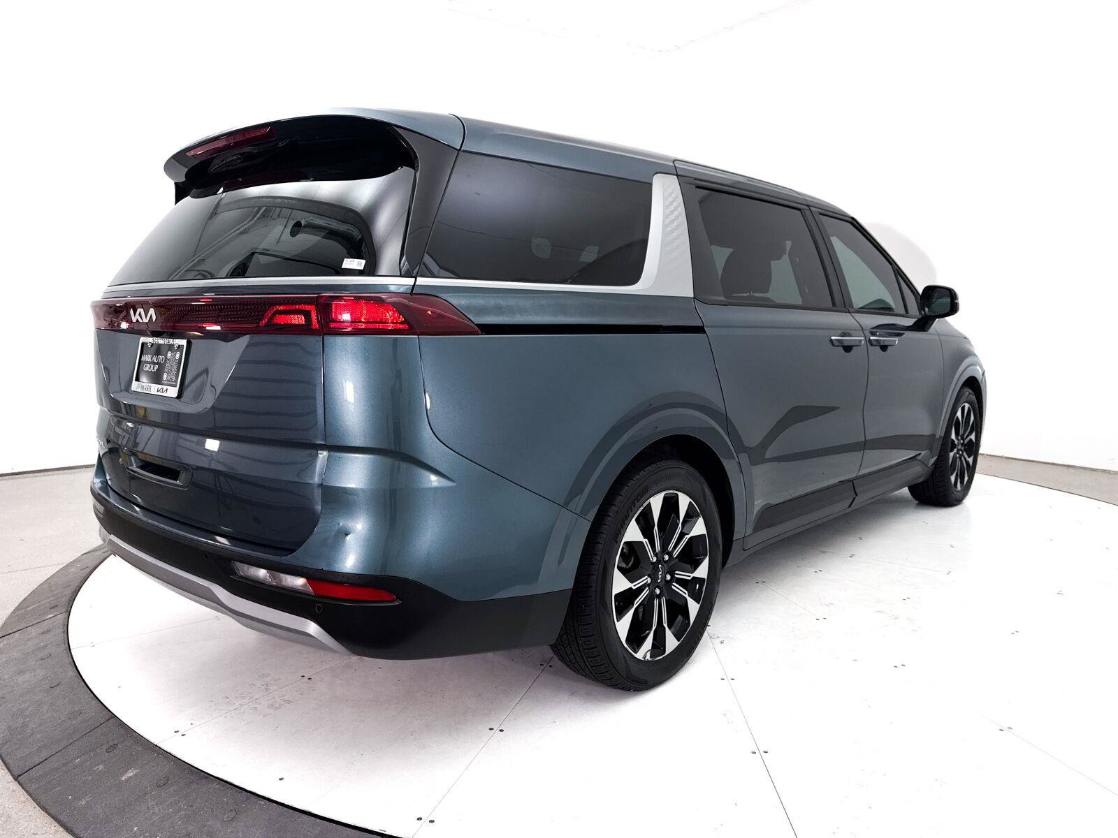 Used 2023 Kia Carnival EX FWD image 15