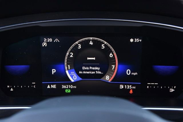 Used 2023 Volkswagen Tiguan SE w/ Panoramic Sunroof Package image 10