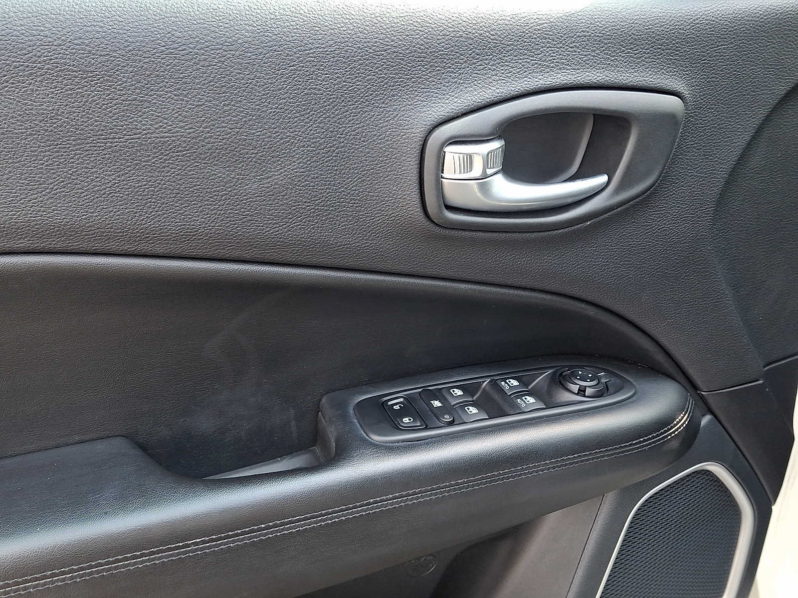 Used 2021 Jeep Compass Latitude AWD/4WD image 12