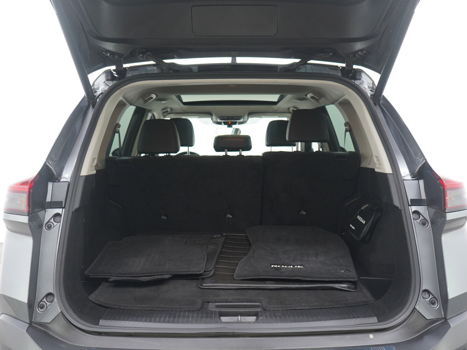 Used 2023 Nissan Rogue SV w/ SV Premium B Package image 16