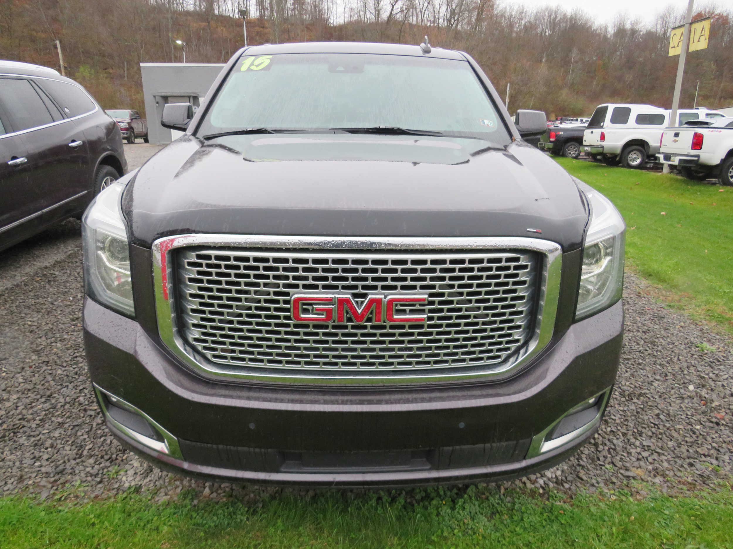 Used 2015 GMC Yukon Denali w/ Premium Package AWD/4WD image 2
