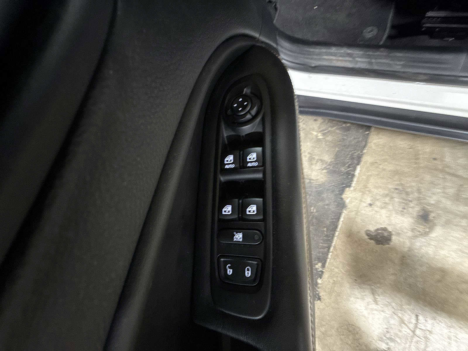 Used 2021 Jeep Compass Sport image 22