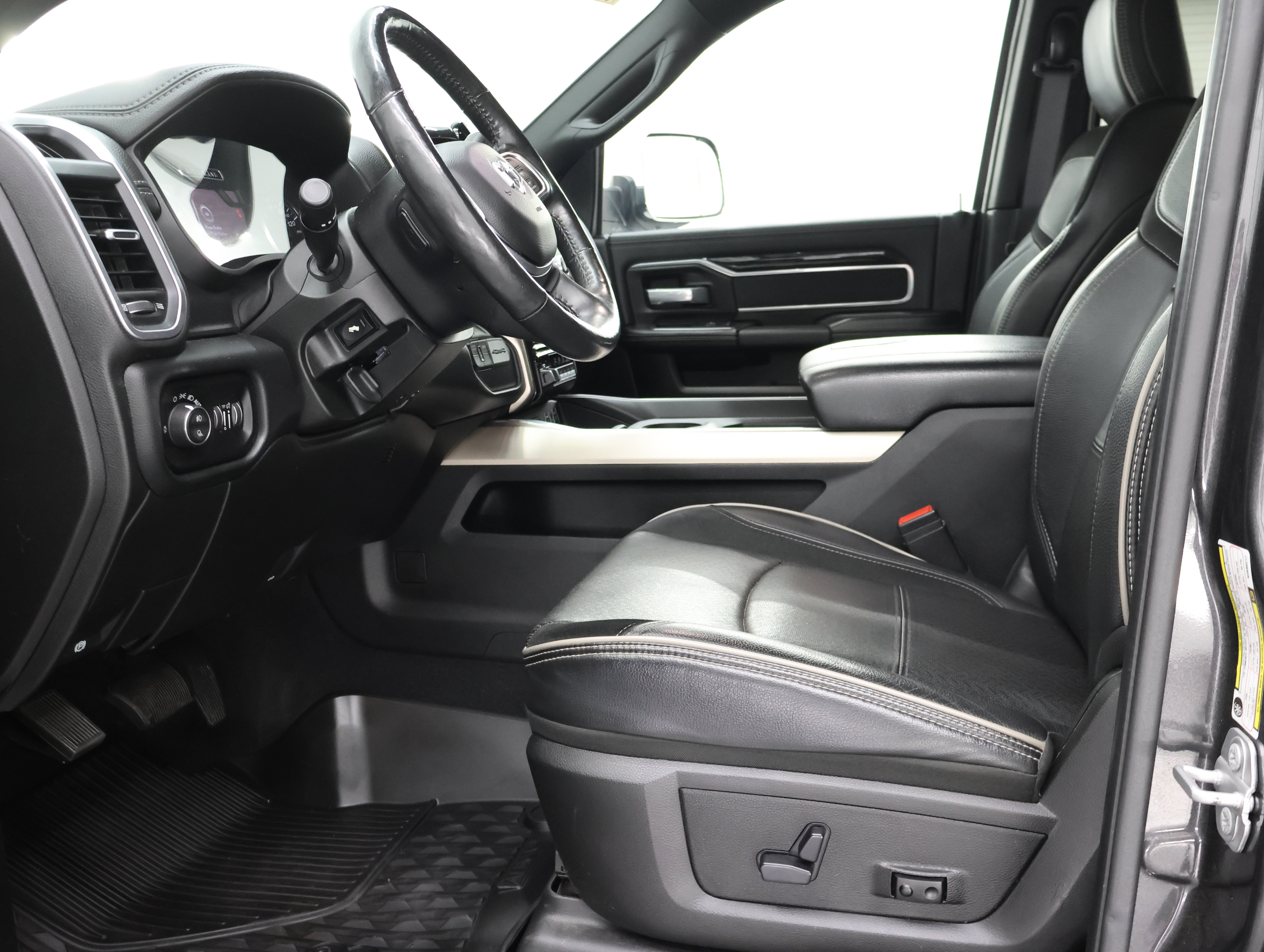 Used 2019 RAM 3500 Laramie AWD/4WD image 7