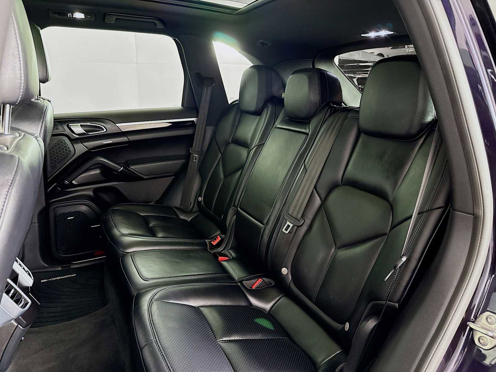 Used 2018 Porsche Cayenne image 22