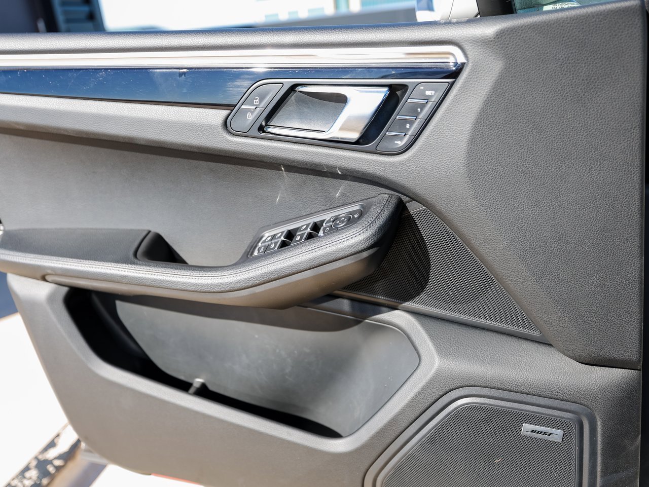 Certified 2022 Porsche Macan image 23