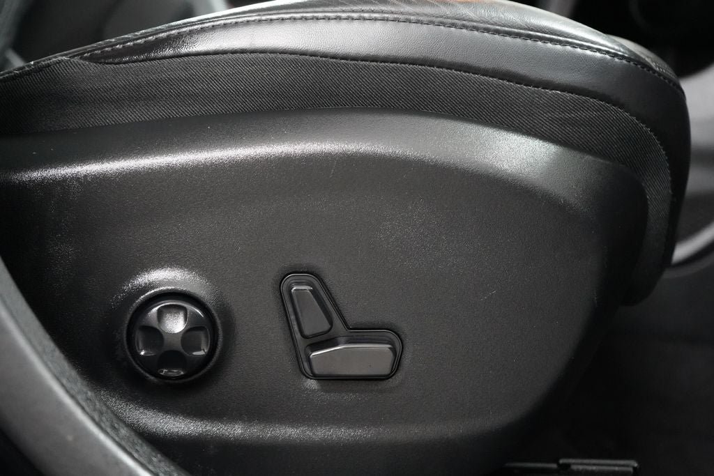 Used 2019 Jeep Cherokee Limited w/ Luxury Group AWD/4WD image 23