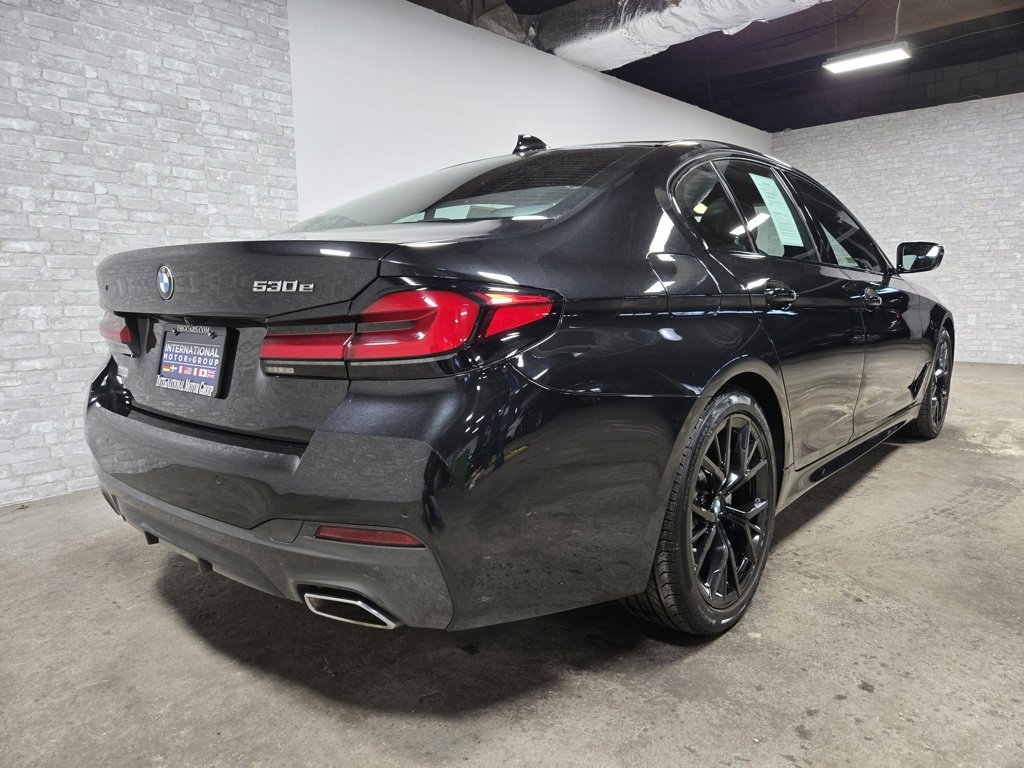 Used 2021 BMW 530e xDrive w/ M Sport Package image 43