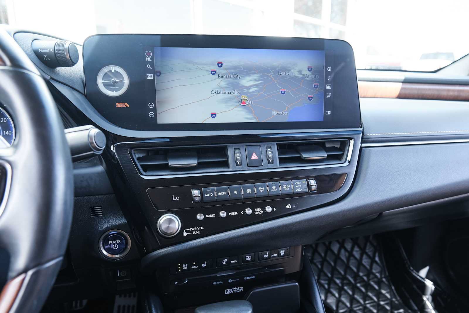 Used 2022 Lexus ES 300h Ultra Luxury w/ Accessory Package 2 FWD image 42