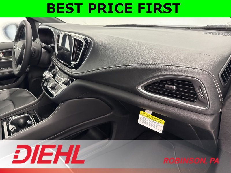 New 2026 Chrysler Pacifica Limited w/ S Appearance Package image 19