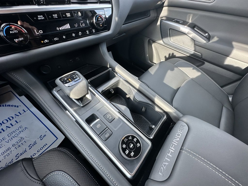 Used 2024 Nissan Pathfinder SL w/ Lighting Package (N92) image 23