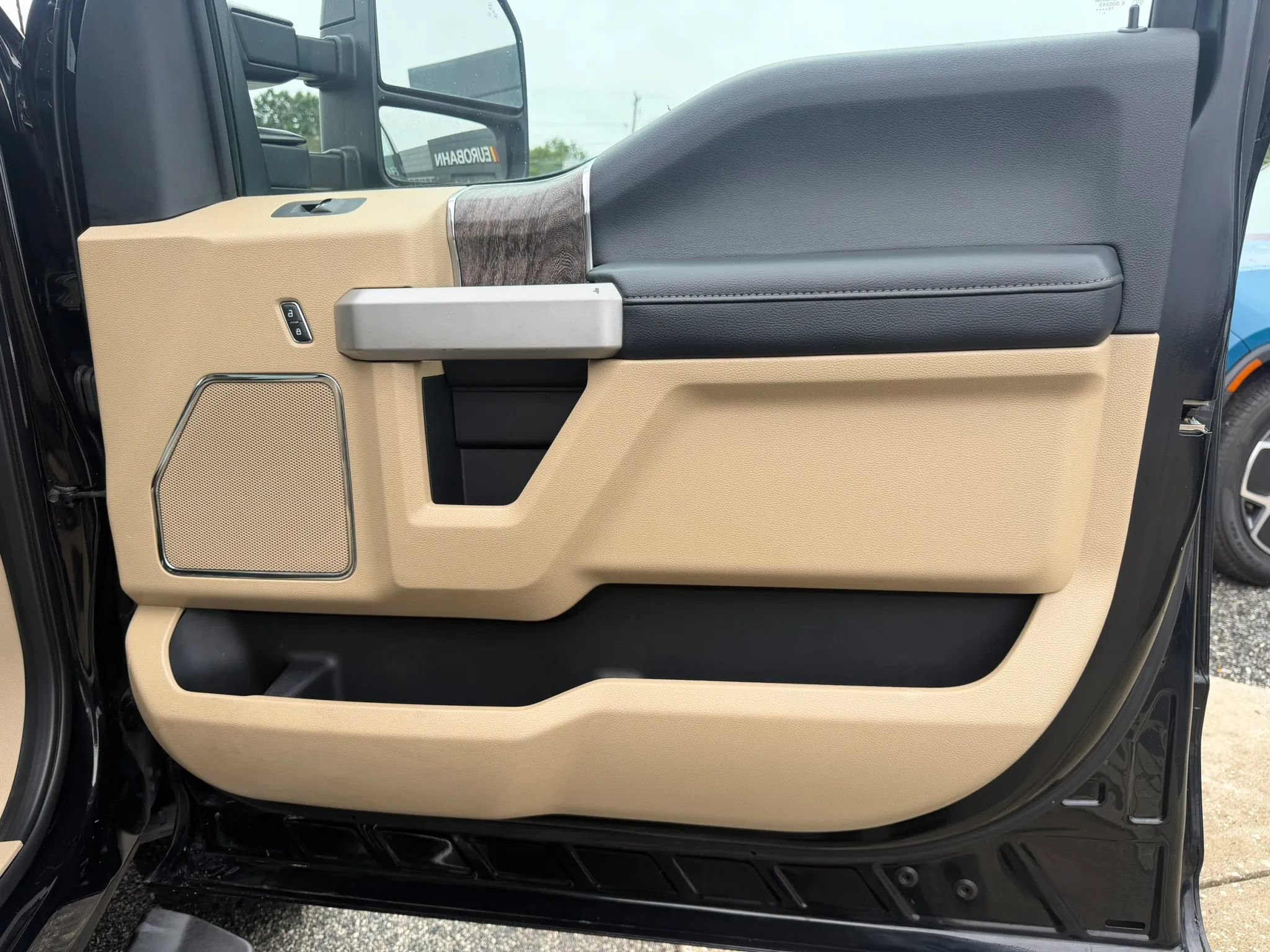 Used 2019 Ford F250 Lariat w/ Lariat Ultimate Package AWD/4WD image 23