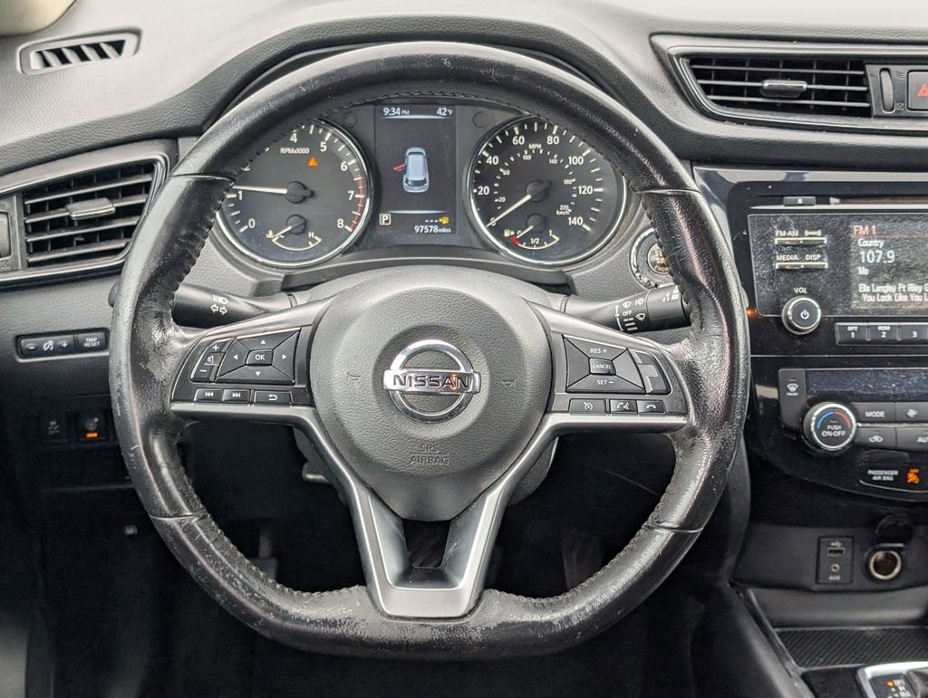 Used 2017 Nissan Rogue SV w/ Midnight Edition image 14