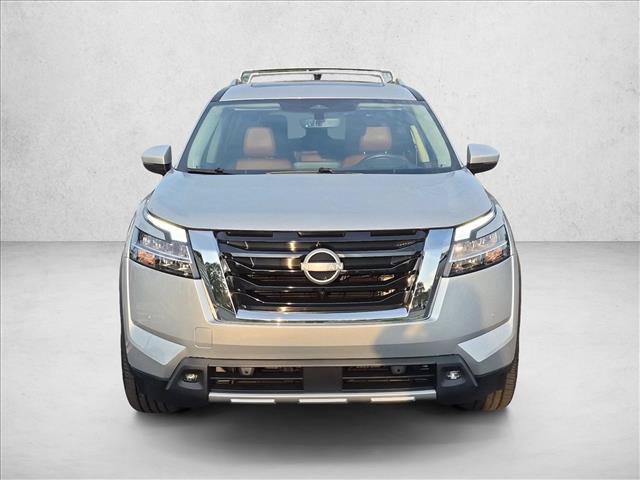 Used 2023 Nissan Pathfinder Platinum w/ Cargo Package AWD/4WD image 2