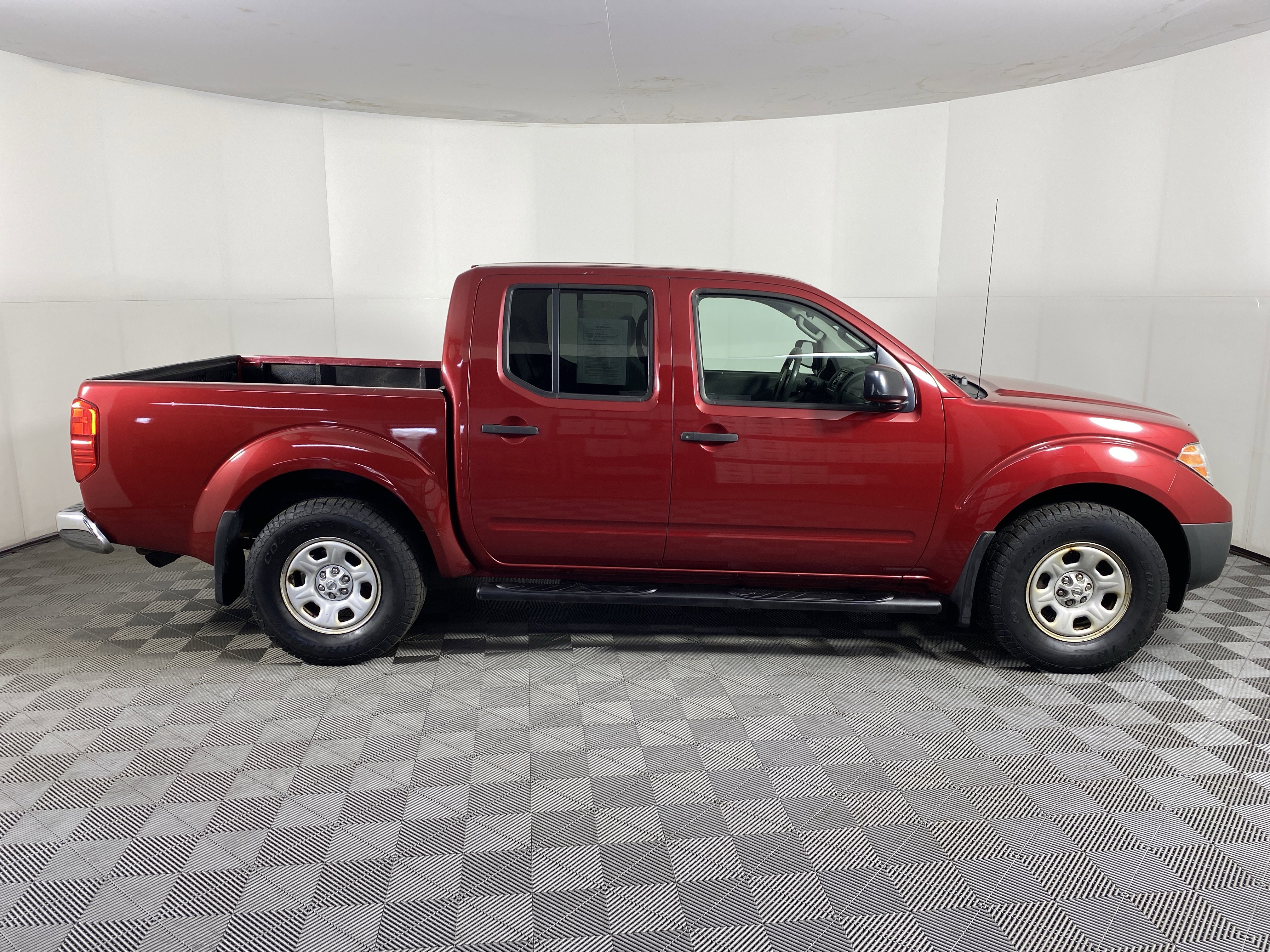 Used 2012 Nissan Frontier S AWD/4WD image 2