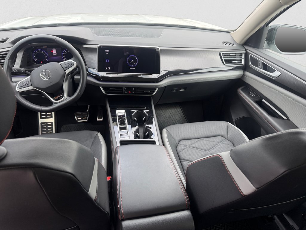 Certified 2025 Volkswagen Atlas Peak Edition SE AWD/4WD image 10