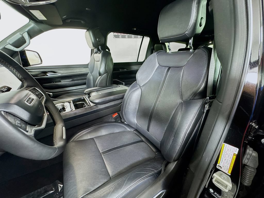 Used 2024 Jeep Wagoneer L Series II RWD image 22