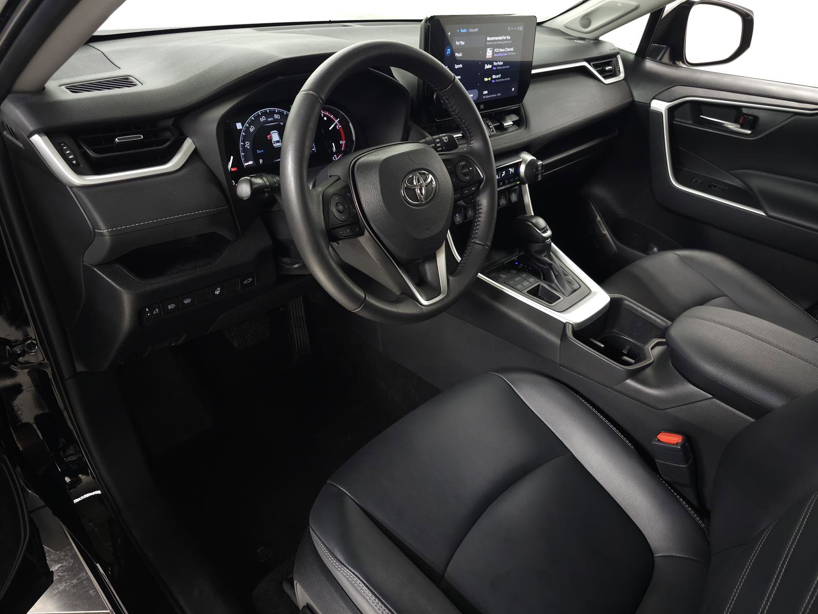 Used 2023 Toyota RAV4 XLE Premium image 16