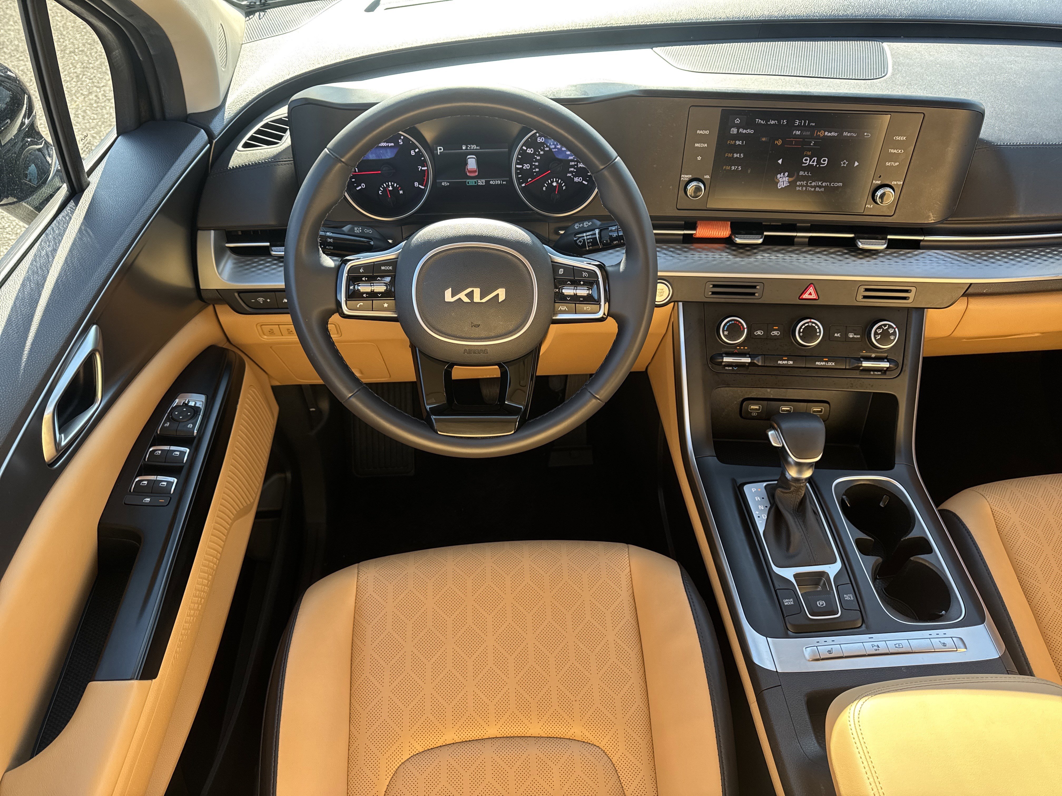 Used 2023 Kia Carnival LX image 21