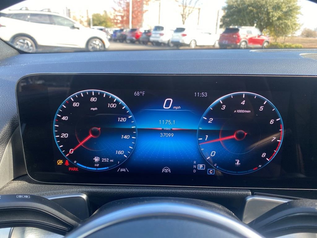 Used 2023 Mercedes-Benz GLB 250 GLB 250 image 21