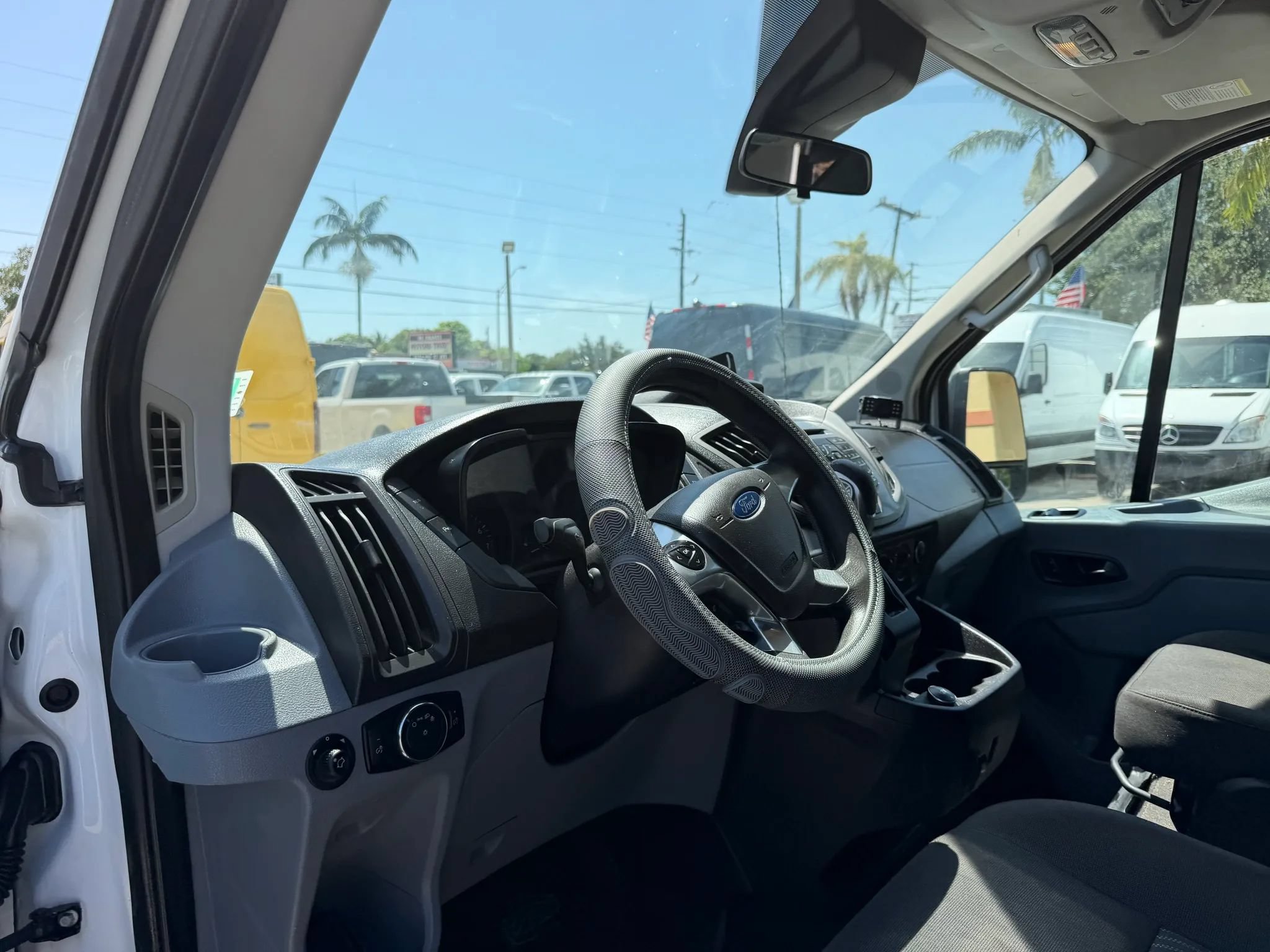 Used 2017 Ford Transit 350 XLT RWD image 14