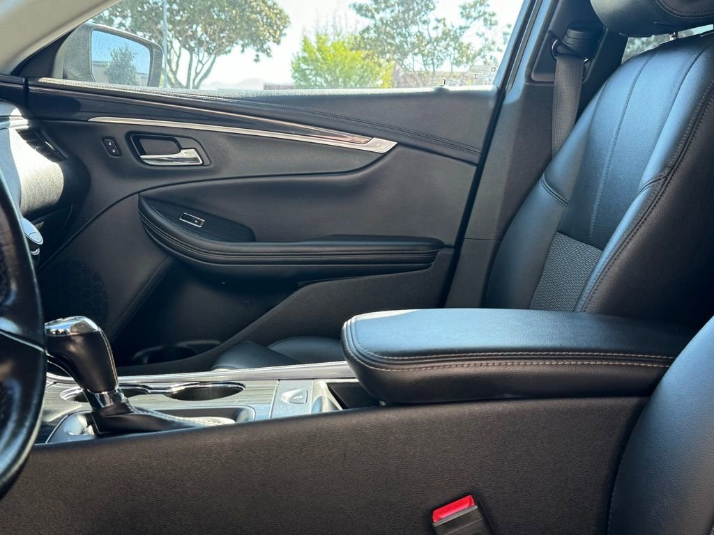 Used 2019 Chevrolet Impala LT FWD image 12