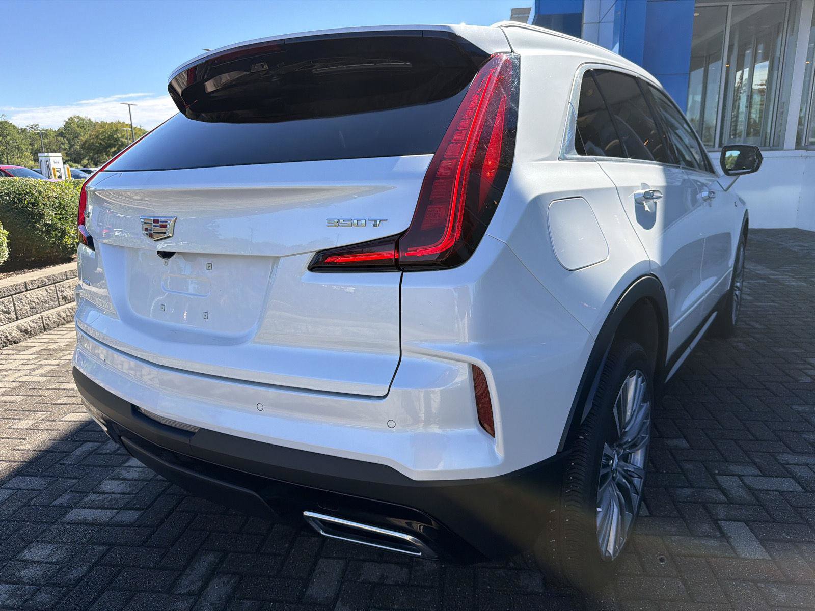 Used 2024 Cadillac XT4 Premium Luxury w/ Technology Package AWD/4WD image 5