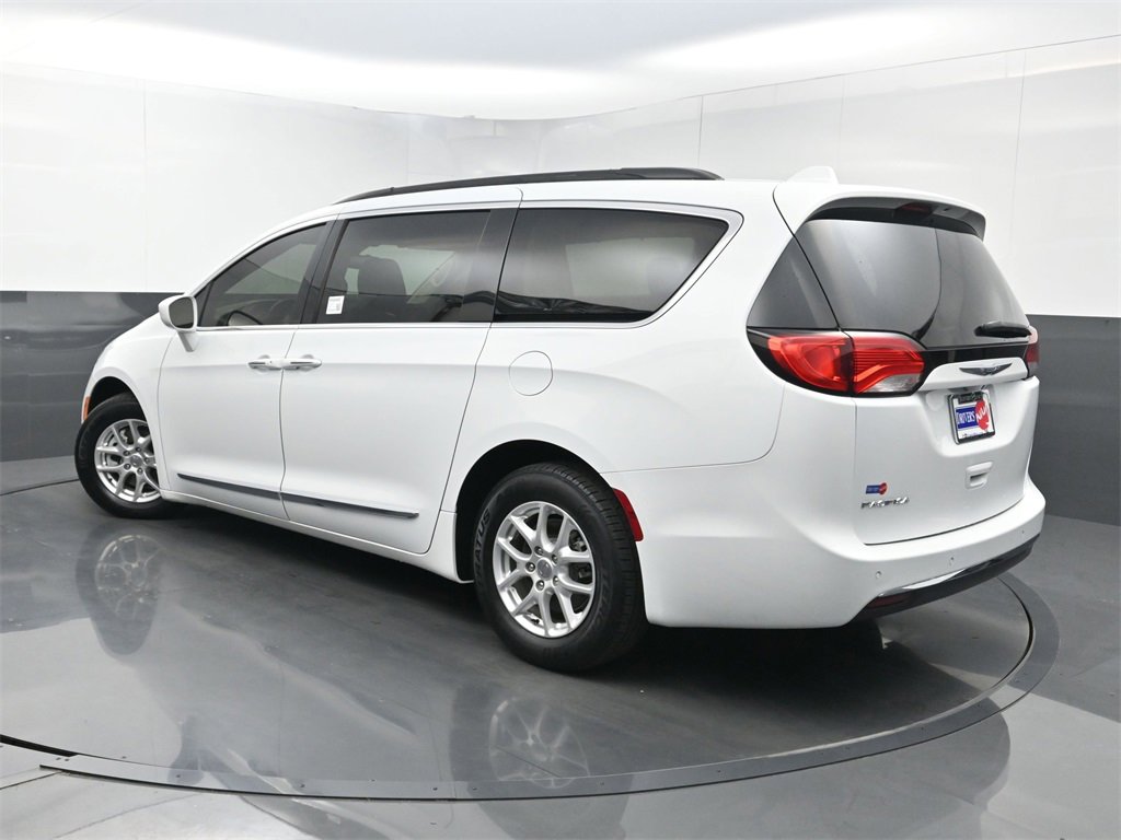 Used 2017 Chrysler Pacifica Touring-L image 19