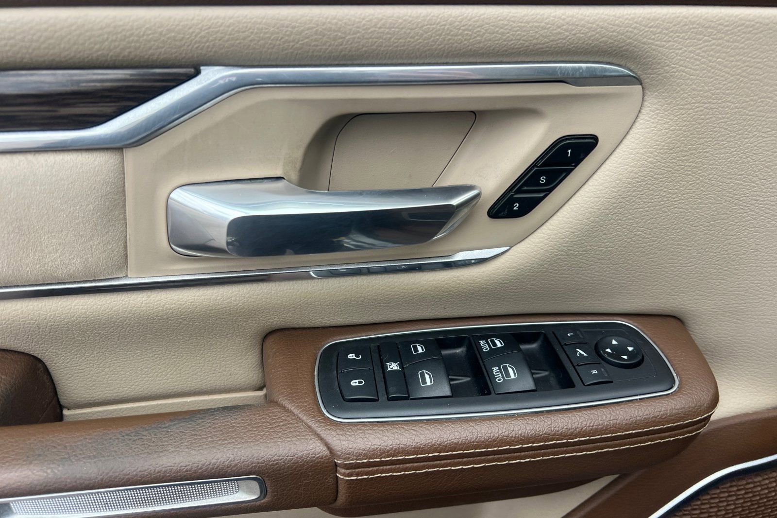 Used 2019 RAM 1500 Laramie image 8