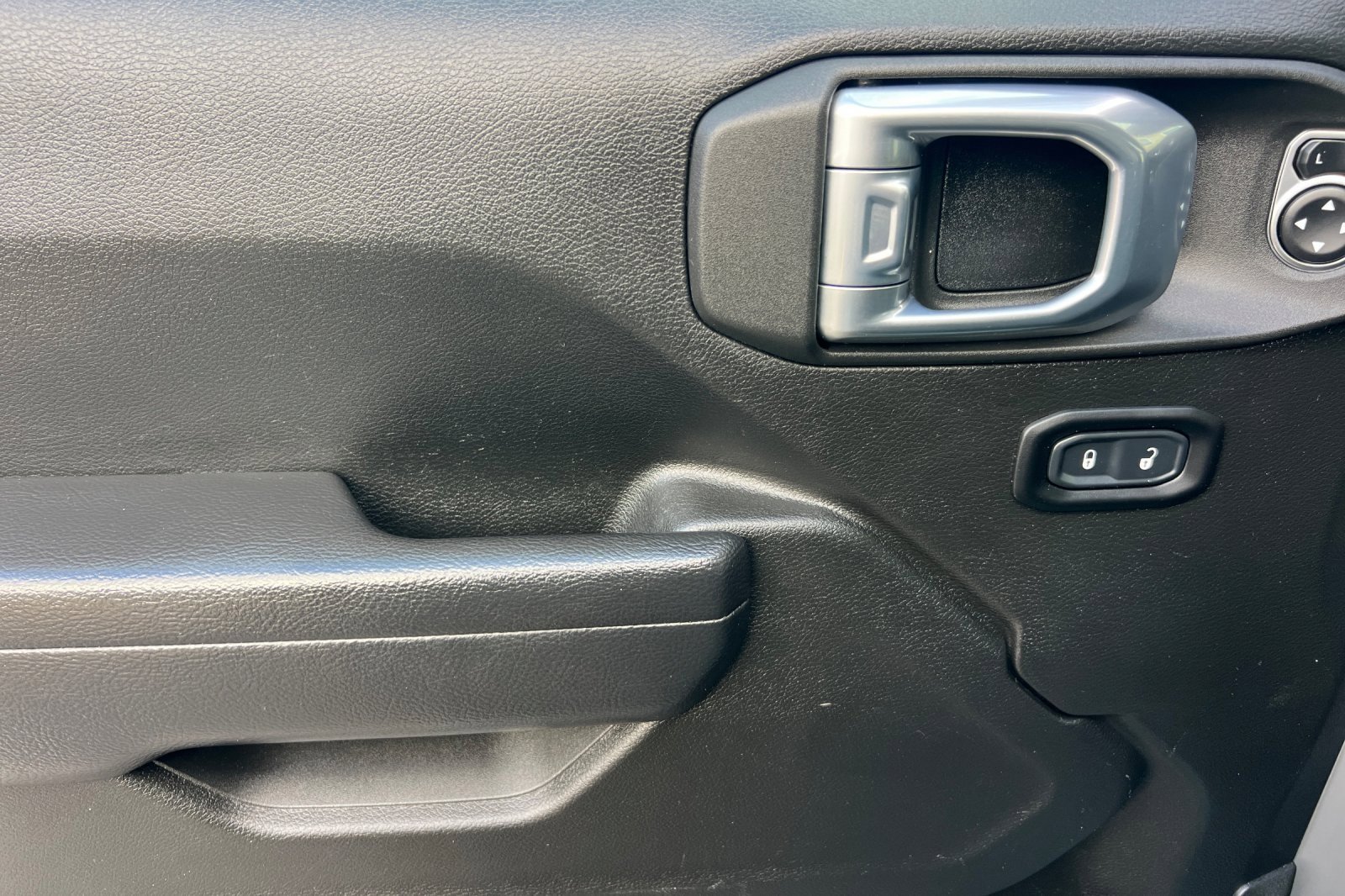 Used 2022 Jeep Wrangler Unlimited Sport w/ Sun And Sound Package image 11