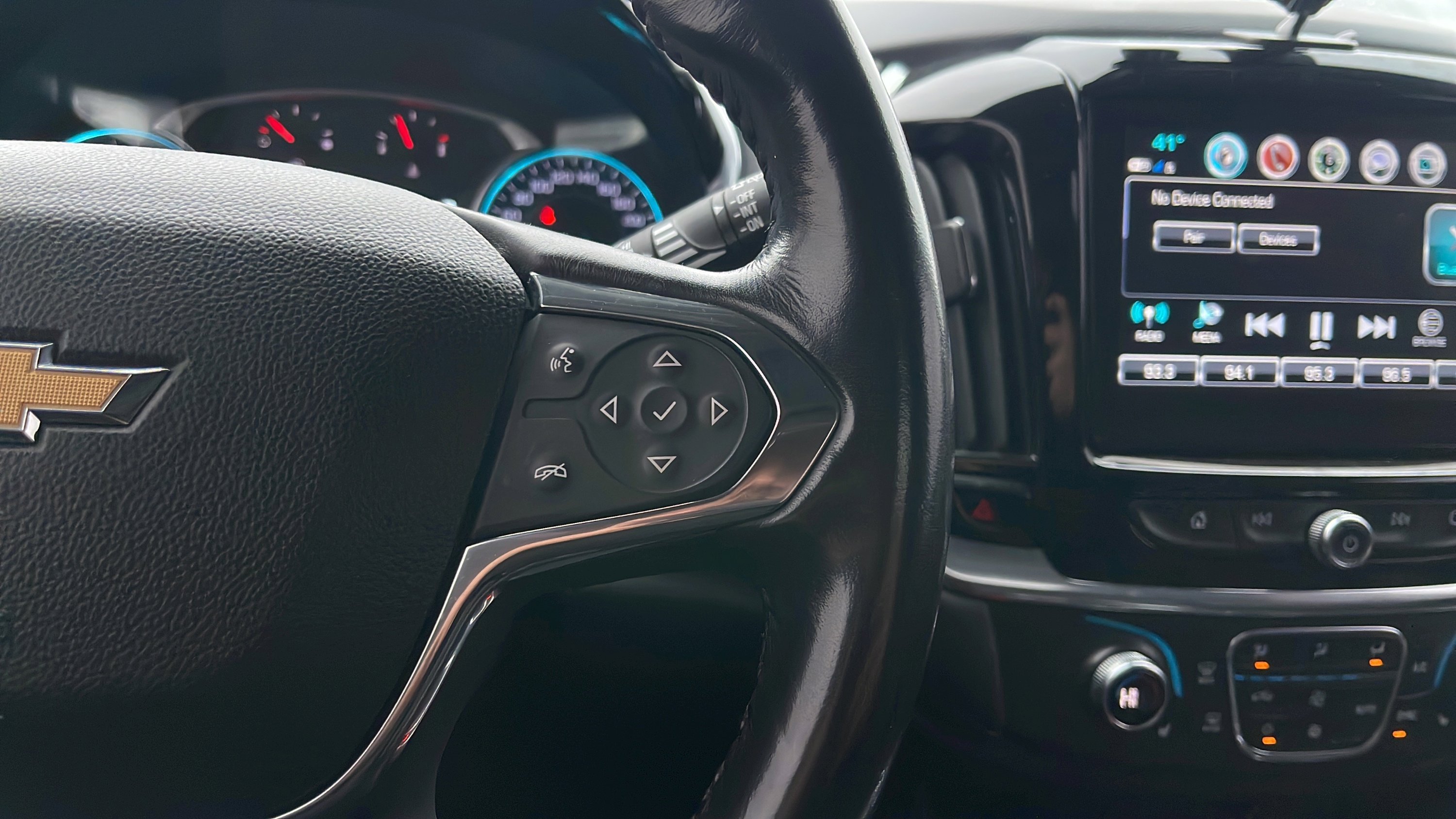 Used 2019 Chevrolet Traverse RS image 23