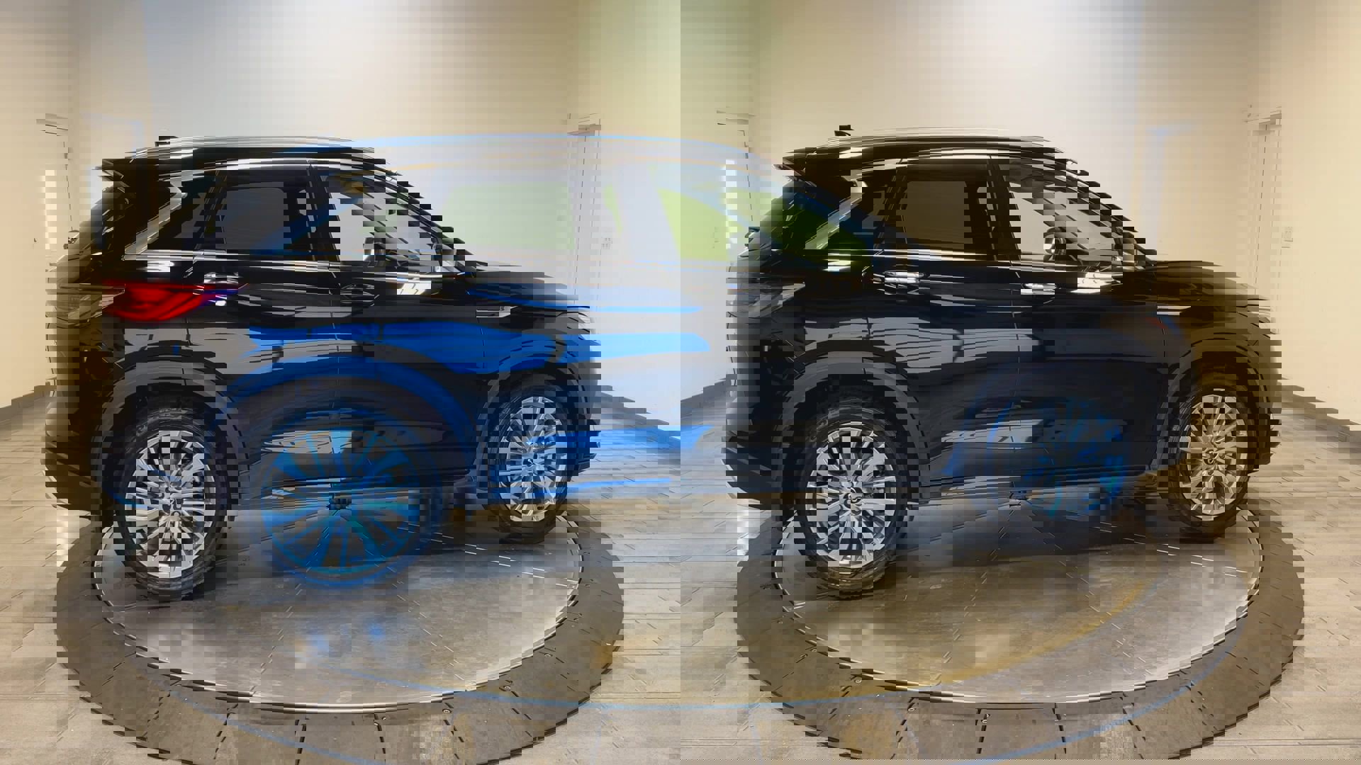 Certified 2025 INFINITI QX50 Luxe image 9