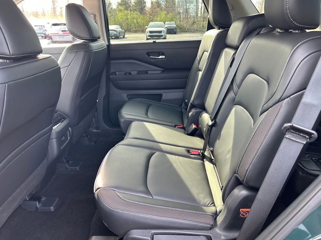 Used 2024 Nissan Pathfinder SL image 24