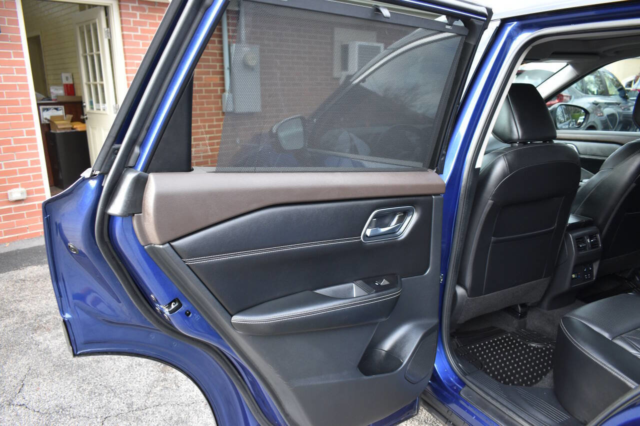 Used 2021 Nissan Rogue Platinum image 16