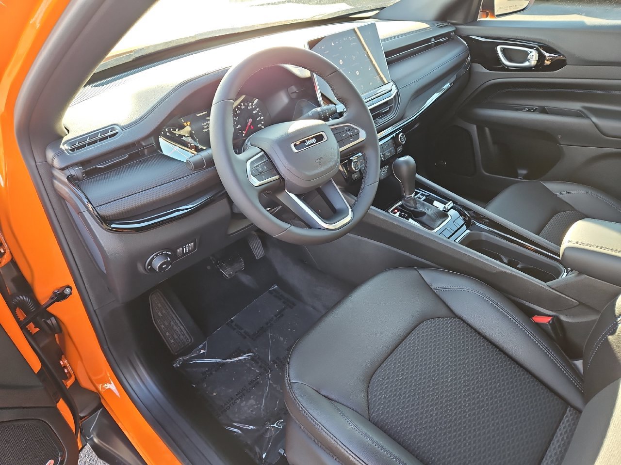 New 2026 Jeep Compass Latitude w/ Sun and Sound Group AWD/4WD image 18
