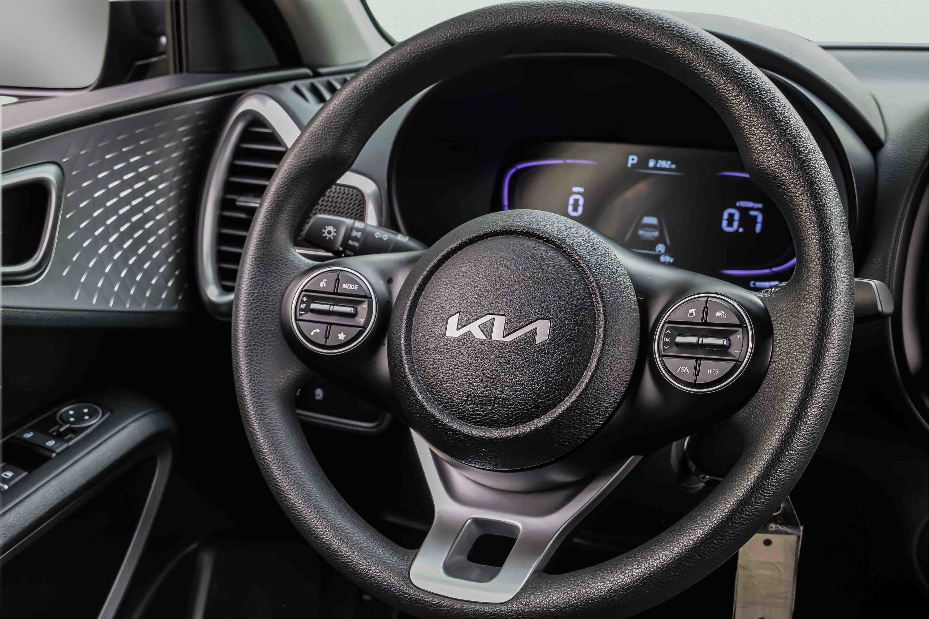 Certified 2025 Kia Soul LX w/ LX Technology Package FWD image 14