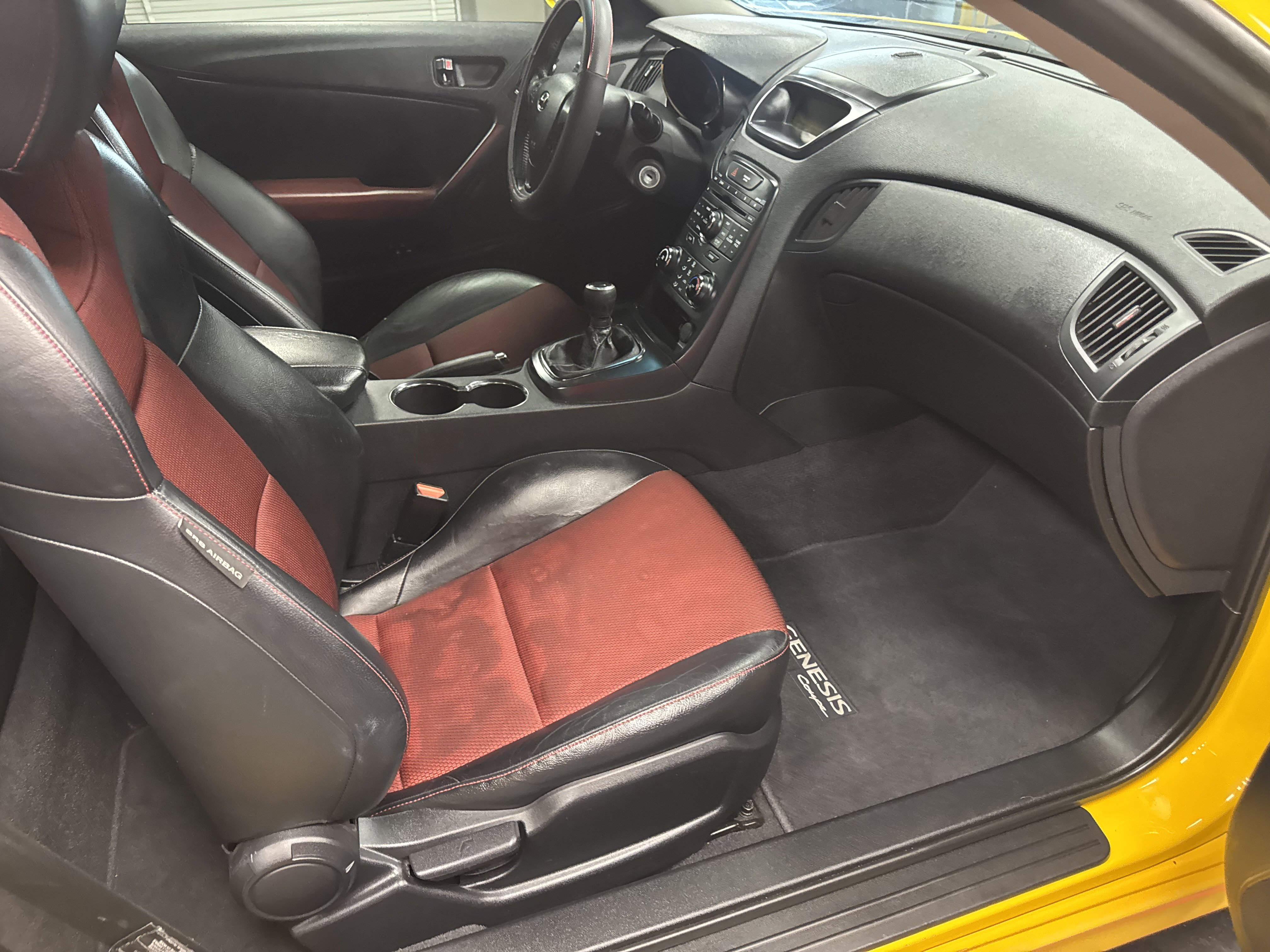 Used 2012 Hyundai Genesis 3.8 RWD image 7