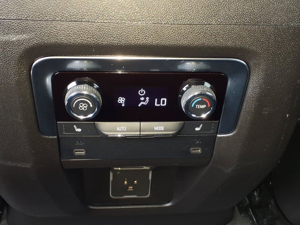 Used 2026 Chevrolet Suburban Premier AWD/4WD image 11