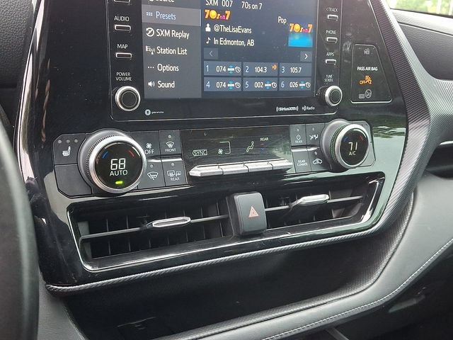 Used 2022 Toyota Highlander XSE FWD image 18