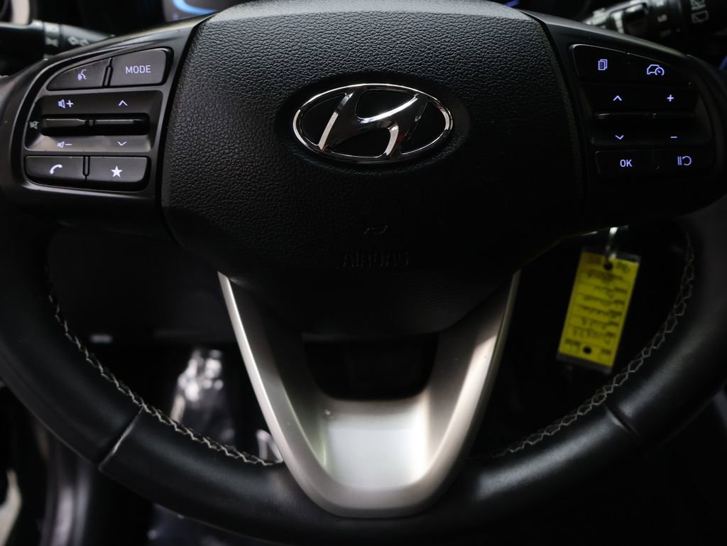 Used 2023 Hyundai Venue SEL image 19