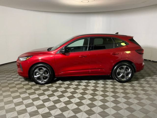 Used 2024 Ford Escape ST-Line w/ Cold Weather Package FWD image 11
